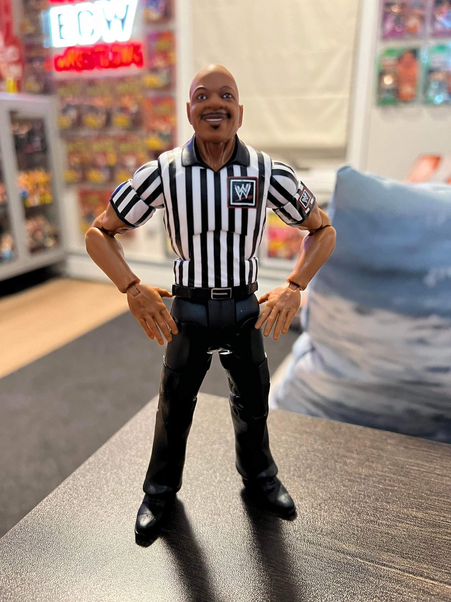 Who has their Teddy Long referee build-a-figure put together from the second wave of Monday Night Wars figures? Here is @Myers_Wrestling’s! What other refs would you like to see get this treatment? #ScratchThatFigureItch