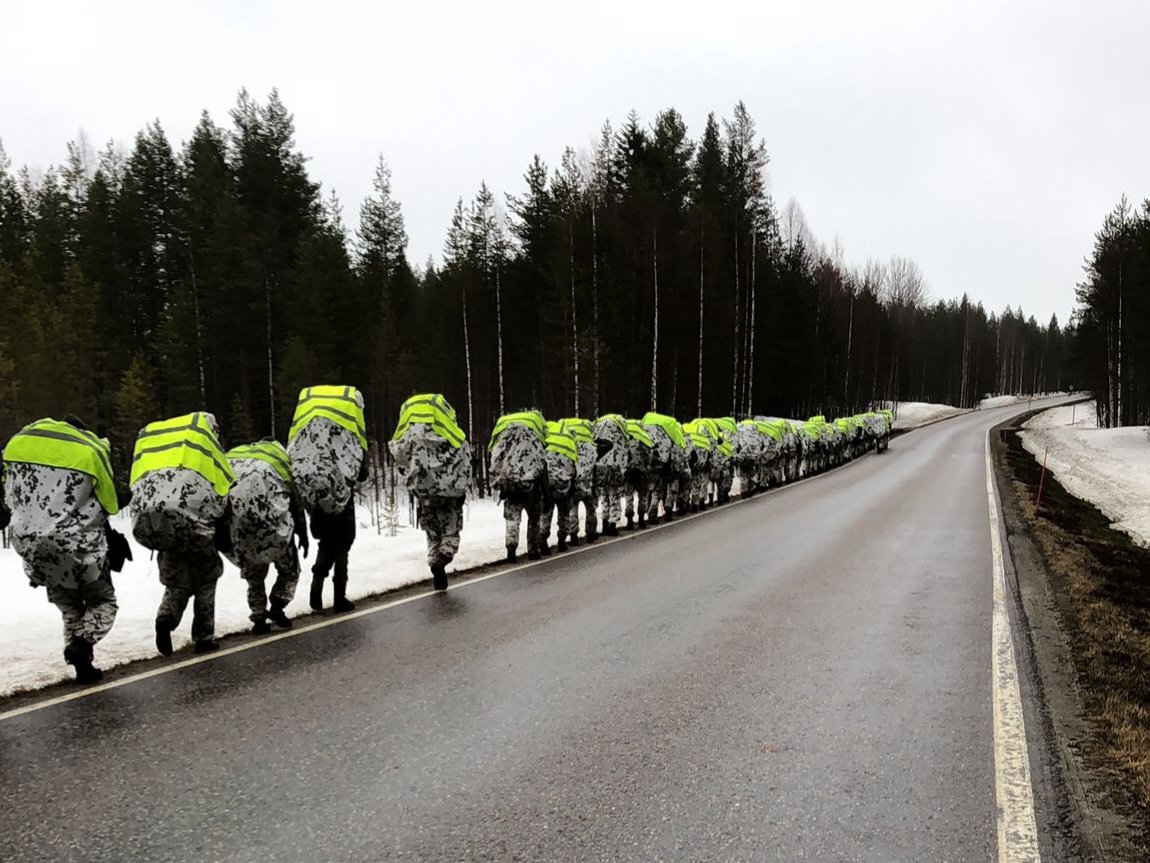 Iltaa kohti edetään. Hiljainen on raitti.

#kaipr #maavoimat #inttiarki #kainuunjääkärit #tiedustelu #kaijp