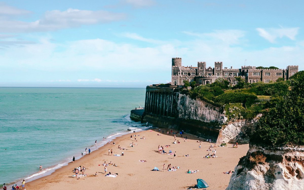 Kingsgate Castle, Broadstairs , Kent , England was built in 1760
The Castle the residence of John Lubbock, 1st Baron Avebury before it was sold to Lord Northcliffe, owner of the Daily Mail