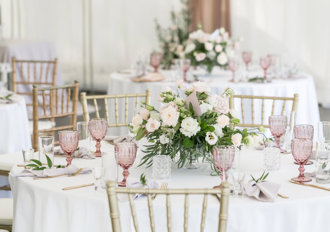 Step into the magical world of wedding styles in 2024! 💫 Whether you're a fan of classic elegance or a sustainability warrior, there's a trend for every couple's dream day that shine with the perfect style for you! #WeddingTrends2024 #DreamWeddings westfordflorist.com/blog/wedding-s…