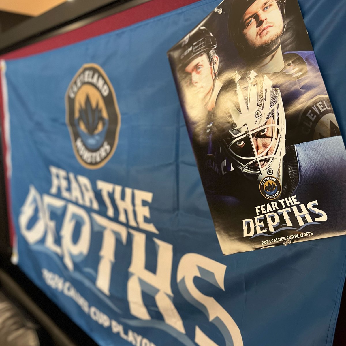 🗣 get your 𝗙𝗮𝗻 𝗞𝗶𝘁 now! 

bring home all the playoff fun with a new flag, player poster and a Countdown to the Calder Cup sticker! we've got a limited number available, so get yours before it's gone 👀

clevelandmonsters.com/fankits | #FearTheDepths