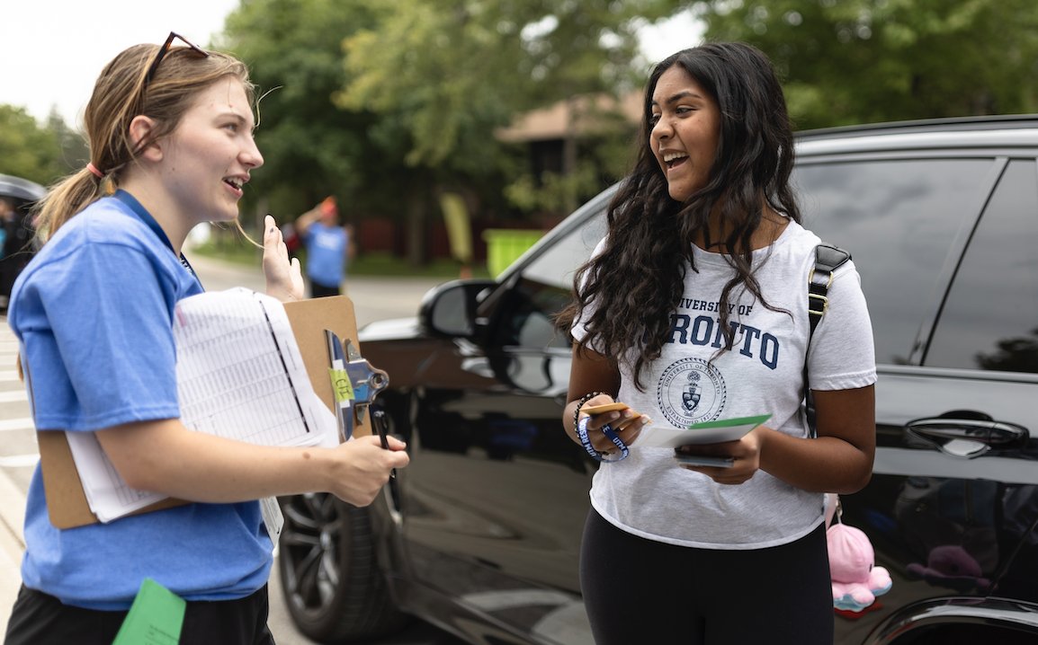 Have you heard about #UTM Living Learning Communities (LLC)? It's an opportunity for students to enrich their residence experience by living with other students who share similar interests and areas of study. Learn more 🏘️ bit.ly/3x21HGr
