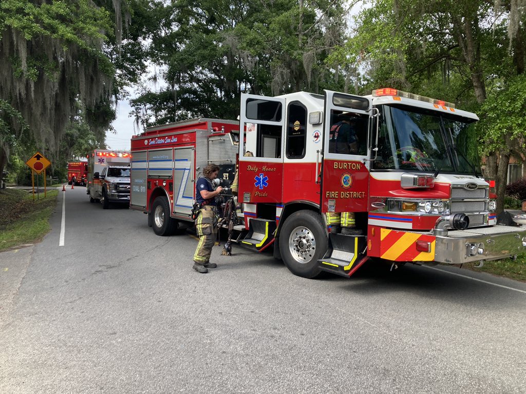 3rd person burned in 2nd house fire of the day for #BurtonFD. Just before 4:30pm #BurtonFD & @BeaufortSC_EMS responded to a reported house fire on Broad River Dr in @bftcountysc. An adult female sustained minor burns in the fire but was not transported. More information to come.