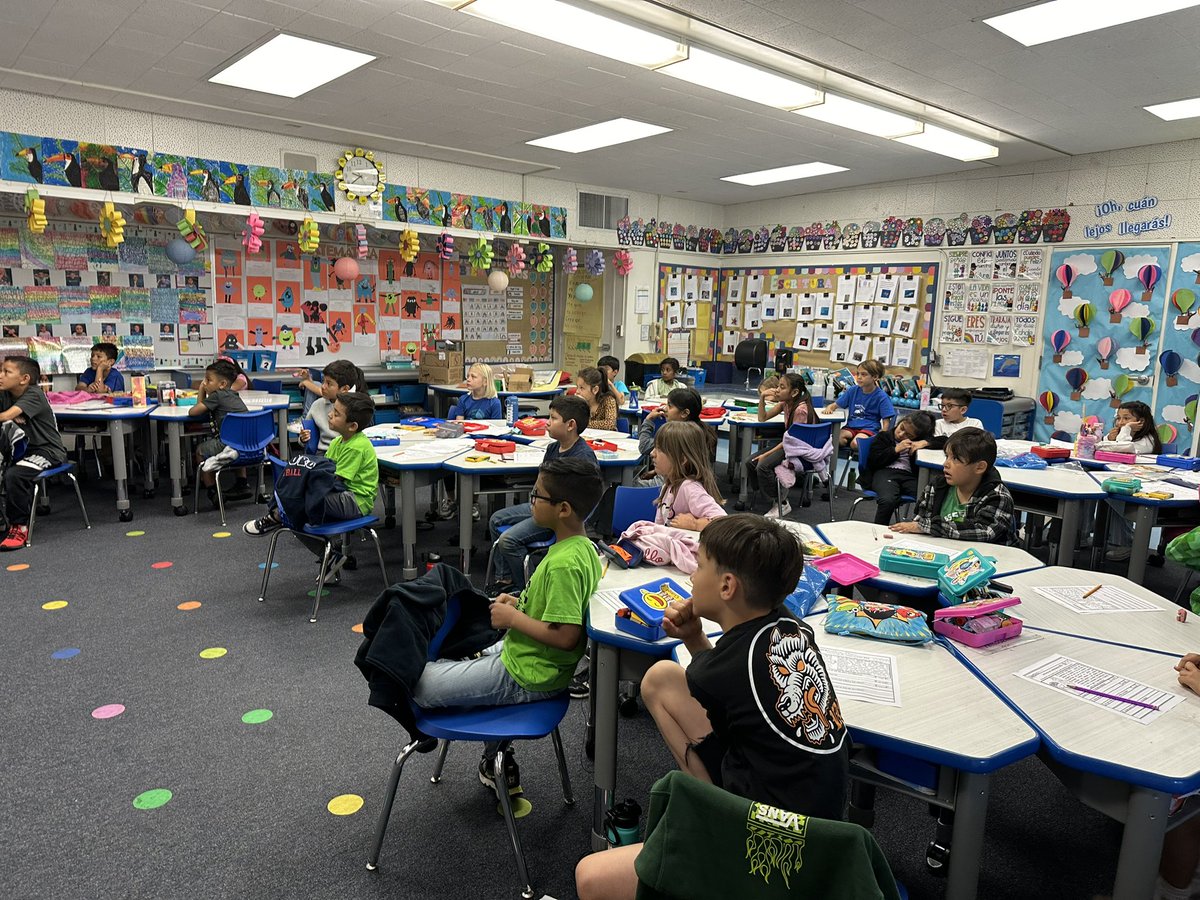 So nice to be invited to @PacDriveInnov8 to present a lesson in Mrs. Vaca’s 2nd grade classroom. We talked about the difference between bullying, tattling. And telling. These kids are so bright and so sweet❤️ #FSDlearns #FSD  #FSDsel
#SEL #FSDPBIS #FSDconnects