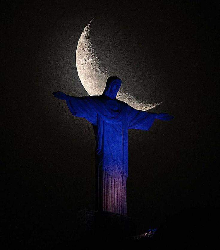 Meu Deus do céu que coisa mais linda desse mundo Deus está nós proporcionado!!! Falem o que quiserem do Rio de Janeiro,mas há uma magia,um romantismo sem igual! Amo muito você,minha cidade,meu amor!🙏❤️🇧🇷