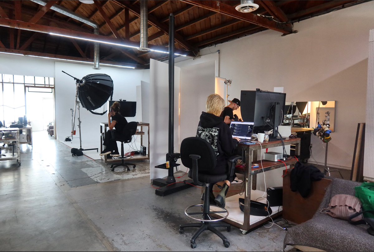 Thrilled to have the Garrett Leight team in the studio for another dynamic product photography session! Always a pleasure working with such a creative and energetic crew. 📸✨ #ProductPhotography #GarrettLeight #StudioShoot #CreativeCollab