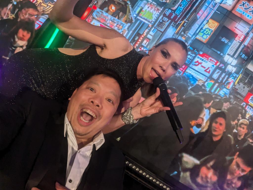 James B Wong 黃展邦 🌈 (@jamesbwong) on Twitter photo Singing with <a href="/JessicaLibertyX/">Jessica Pietersen</a> at <a href="/TheGCAsUK/">The Golden Chopsticks Awards</a> #GoldenChopsticks. Standard Singing with <a href="/JessicaLibertyX/">Jessica Pietersen</a> at <a href="/TheGCAsUK/">The Golden Chopsticks Awards</a> #GoldenChopsticks. Standard