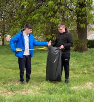 FORR_ESB's tweet image. We have been busy keeping our school environment clean and tidy. We worked in teams to collect and record the litter that had been left. Great work ESBers! 🚮@forresterhs #friendships #Respect #EcoSchools