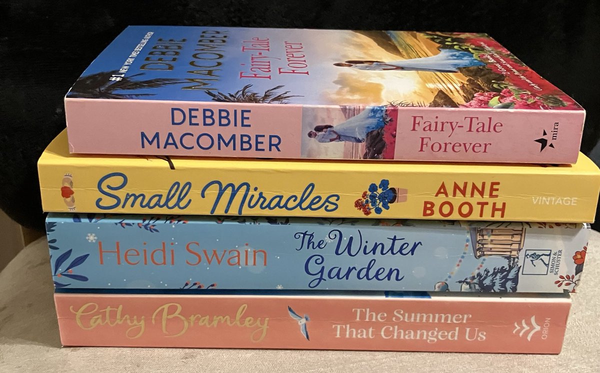 WendySyddall's tweet photo. #Aprilwrapup
Bought 2
Read 5 (1 e-book not in picture)
I had a good reading month and a funny selection of books! I loved Cathy Bramley and Heidiโs books https://t.co/WwdI3LPUTi