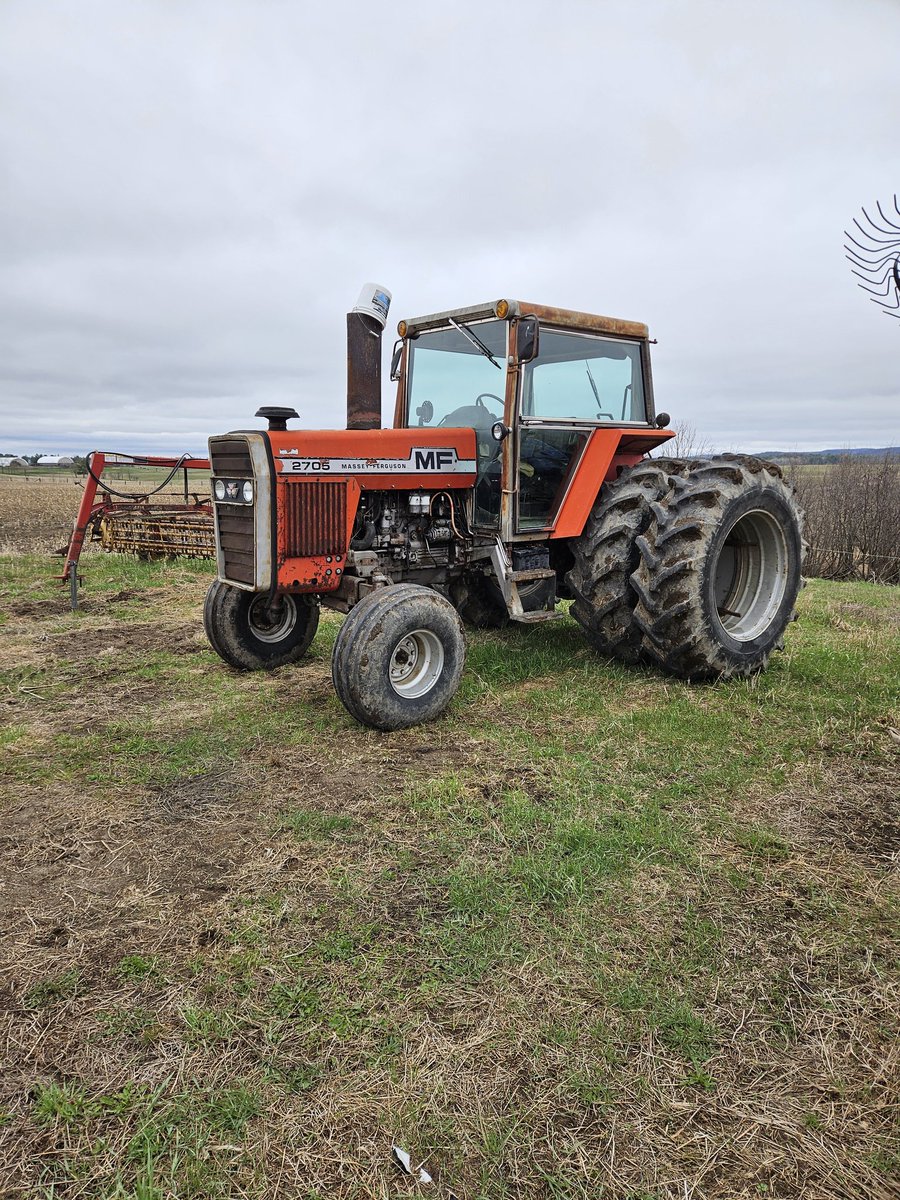 OrrBob1972's tweet photo. 2705 massey, motor runs good, gonna need a water pump, Trans could last 10 minutes or 10 years, $6000 with duals, $4500 without. https://t.co/MX0BvTBdRp