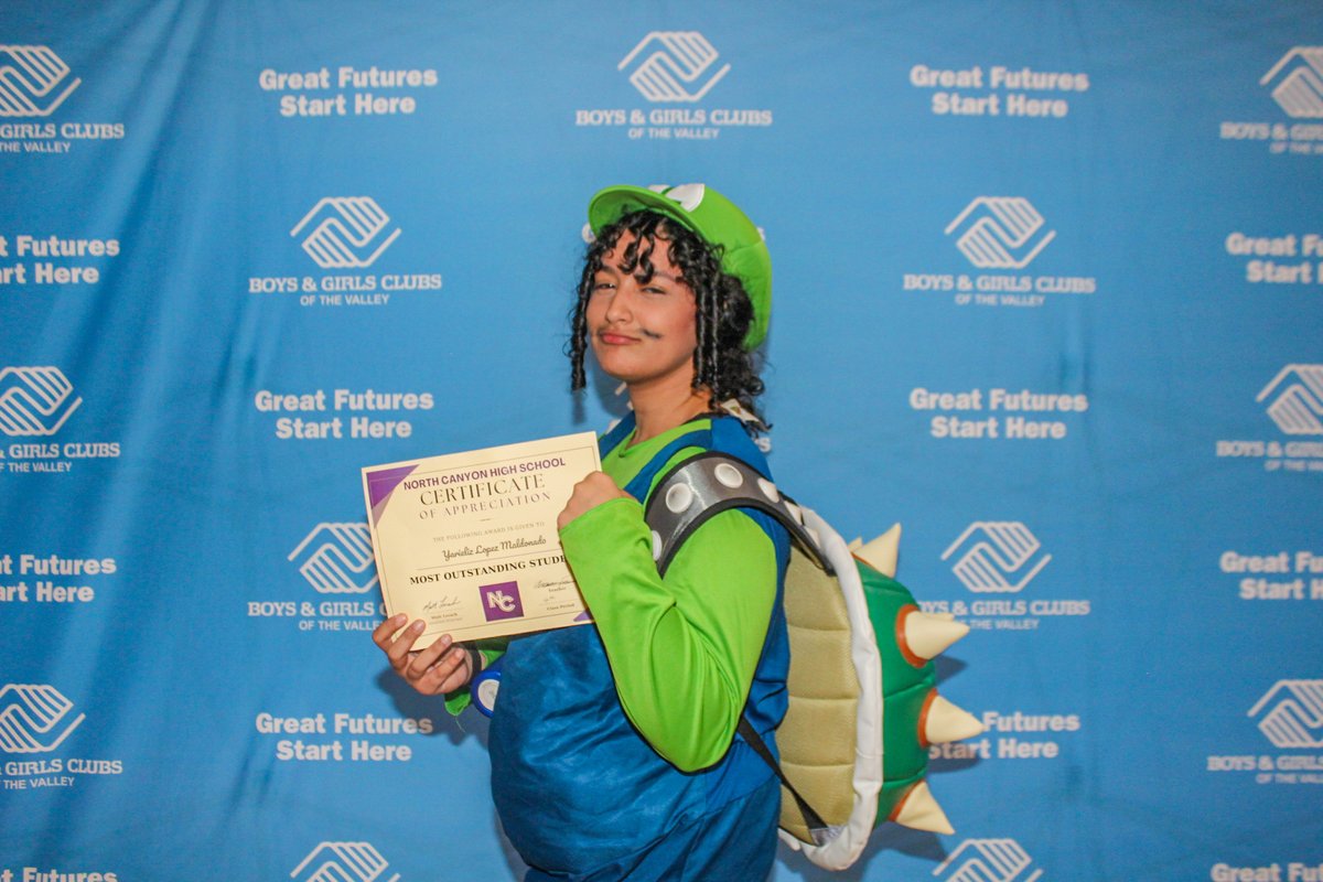 As if she wasn't already the coolest teen ever, guess who got the North Canyon High School Most Outstanding Student award? Congrats, Yarieliz! #BGCAZ #GreatFutures @pvschools #northcanyonhighschool