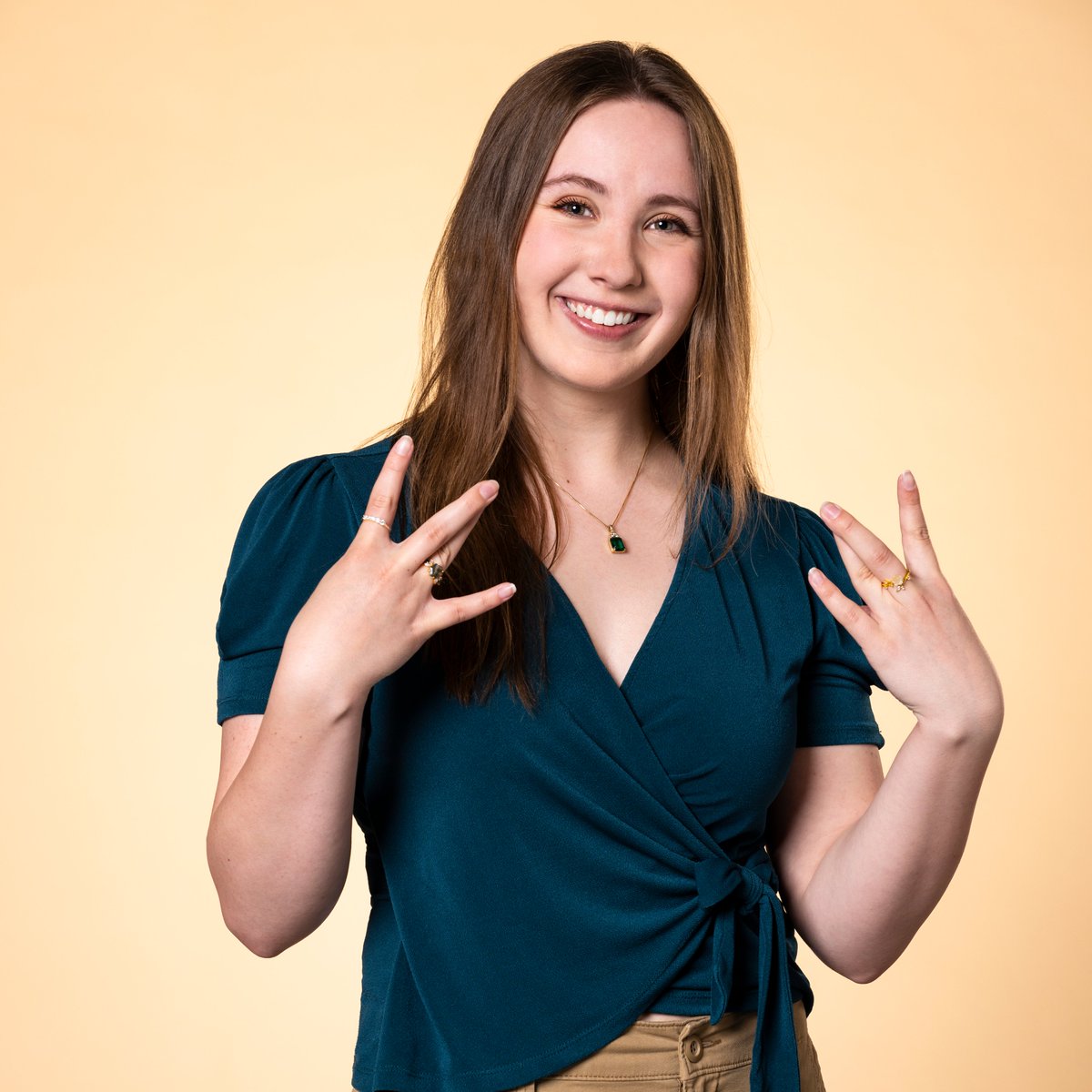 Congrats to Jillian Holbrook, 2024 #Husky100 student, an Honors Scholar pursuing a double degree in psychology and neuroscience! 🎇👏The Husky 100 recognizes students from 3 @UW campuses for their accomplishments inside the classroom and beyond. washington.edu/husky100/# @UWArtSci