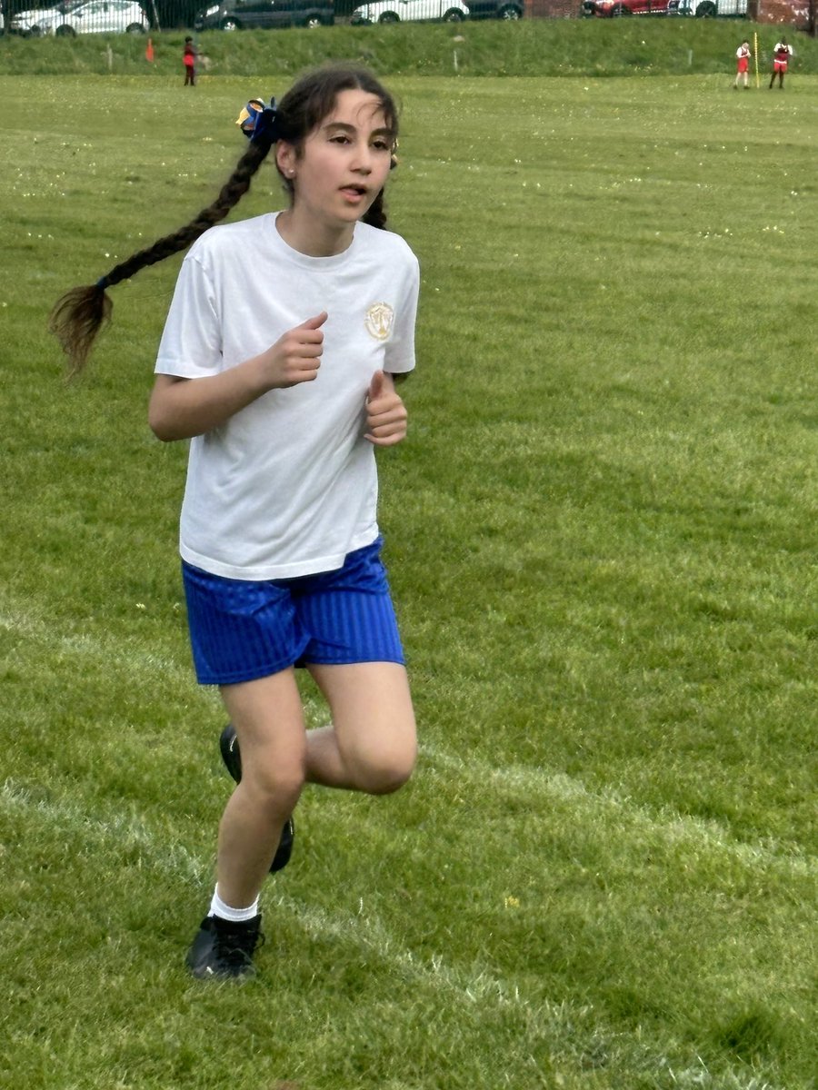 What a fantastic night for our inter cross country competition against Blessed Sacrament this evening. Some great performances and debuts for lots of our new athletes tonight. #flomellyextracurricular #flomellyphysicaleducation @appleofmyeyepl @BSPrimary