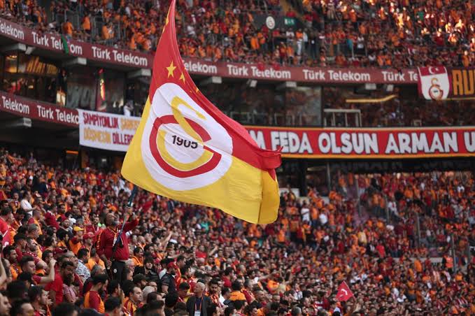 Mayıs ayına girdiğimize göre hazırlayın bayrakları #Hedef24 Kenetlenin Başka Galatasaray yok  son 4 #KONSANTRASYON