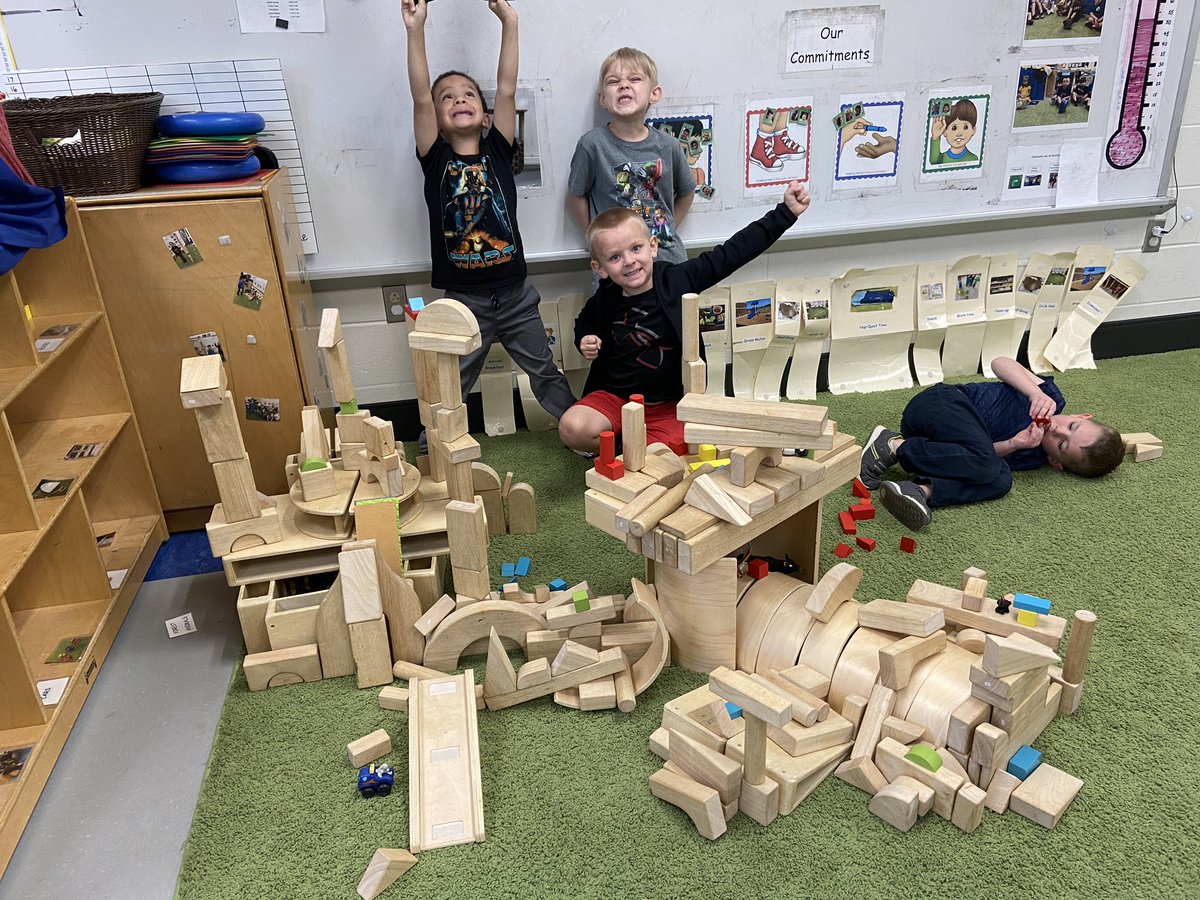 Future engineers?  These boys are master builders! #beroyal #beuncommon @SummitViewAcad