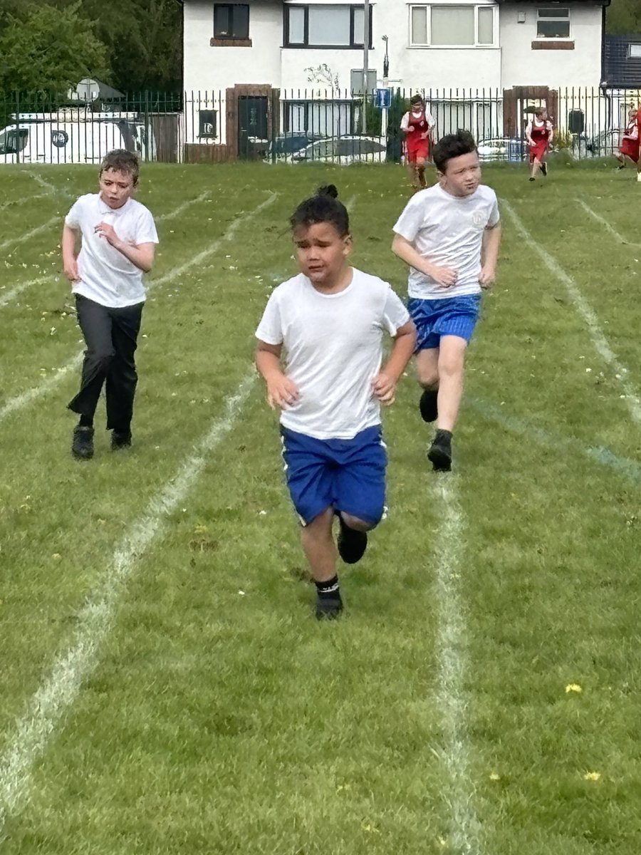 Excellent effort in our inter cross country competition against Blessed Sacrament this evening. Some great performances and debuts for lots of our new athletes tonight. #flomellyextracurricular #flomellyphysicaleducation @appleofmyeyepl @BSPrimary