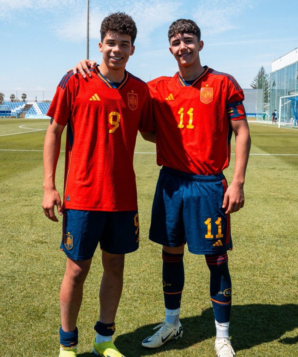 Enzo Alves y Jairo Morilla juntos con 🇪🇦 España Sub-15.

Gran futuro el del madridista y bético 🤍💚