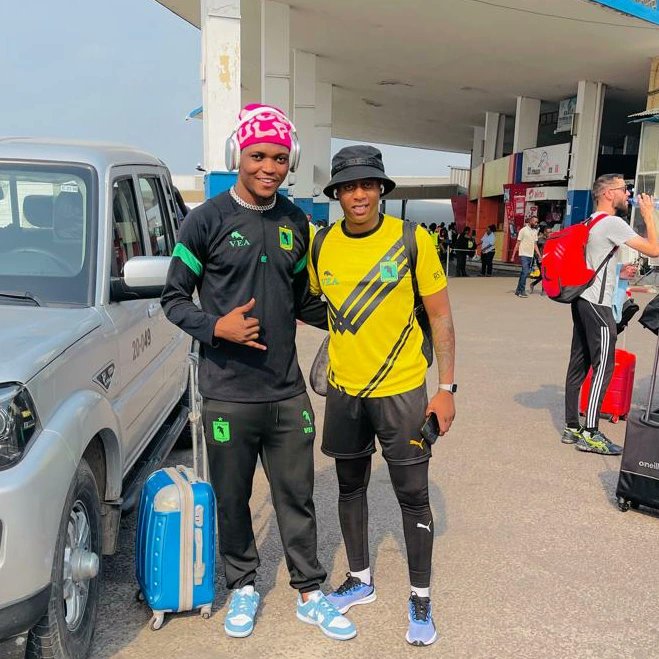 𝐑𝐄𝐂𝐀𝐏 | Lors du voyage de l'équipe vers 𝐆𝐨𝐦𝐚, 
Mwimba Issala avec ses entraîneurs et ... coach <a href="/Enzodonis/">Enzo DONIS</a> 😎😁

🔜 #DauphinNoir𝗔𝗦𝗩𝗶𝘁𝗮
#𝚅𝙴𝙰𝚗𝚊𝙼𝙾𝚃𝙴𝙼𝙰 🫶🏾🟢⚫