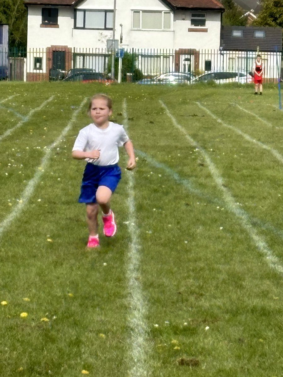 Excellent effort in our inter cross country competition against Blessed Sacrament this evening. Some great performances and debuts for lots of our new athletes tonight. #flomellyextracurricular #flomellyphysicaleducation @appleofmyeyepl @BSPrimary