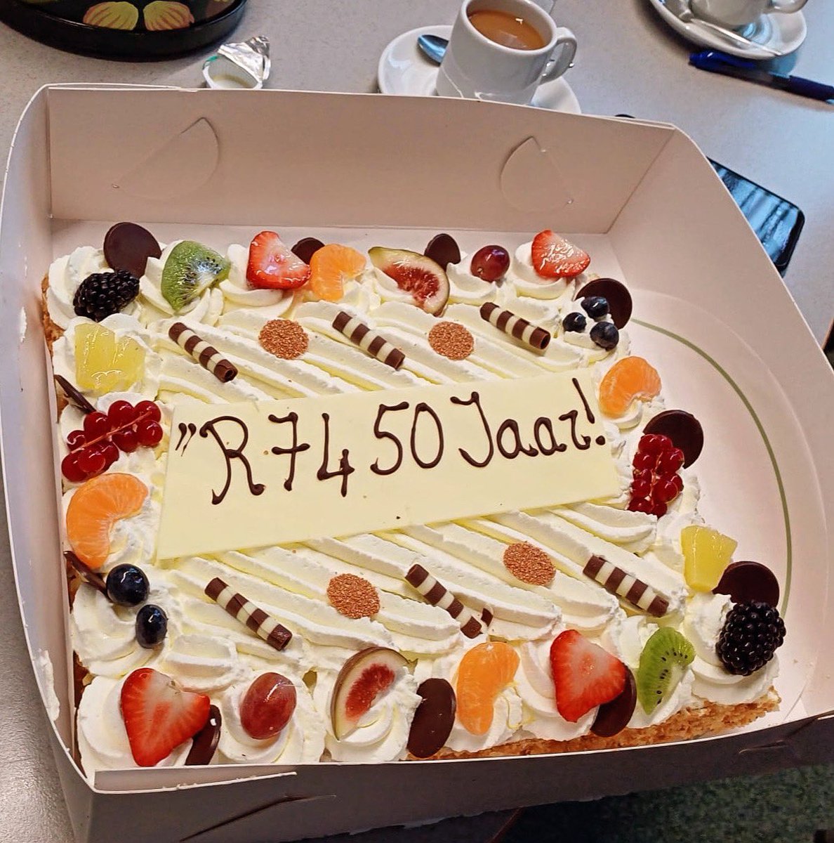 Vanavond kregen de fractieleden van Rosendael’74 tijdens het overleg een verrukkelijke verrassing van ons bestuur. Hartelijk dank!