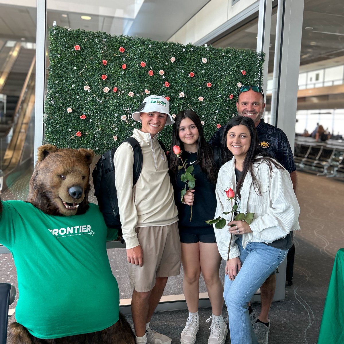 Everyone deserves flowers (especially your mom)! 🌷 Last week, our marketing team spread love at @DENAirport for Mother's Day, giving out flights, flowers, and goodies. Give your mom the gift of travel and flowers this year! Enter our giveaway for a chance to win a trip for…