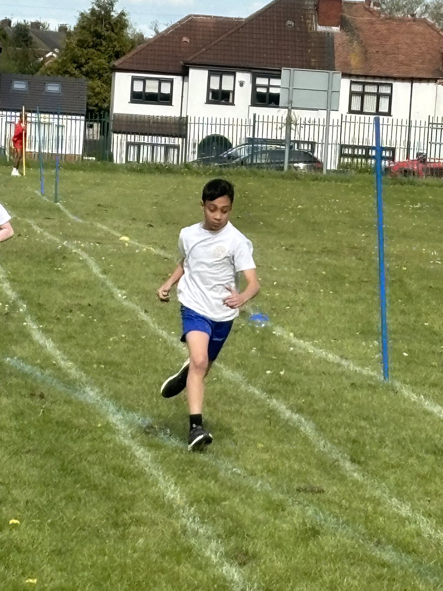 Excellent effort in our inter cross country competition against Blessed Sacrament this evening. Some great performances and debuts for lots of our new athletes tonight. #flomellyextracurricular #flomellyphysicaleducation @appleofmyeyepl @BSPrimary