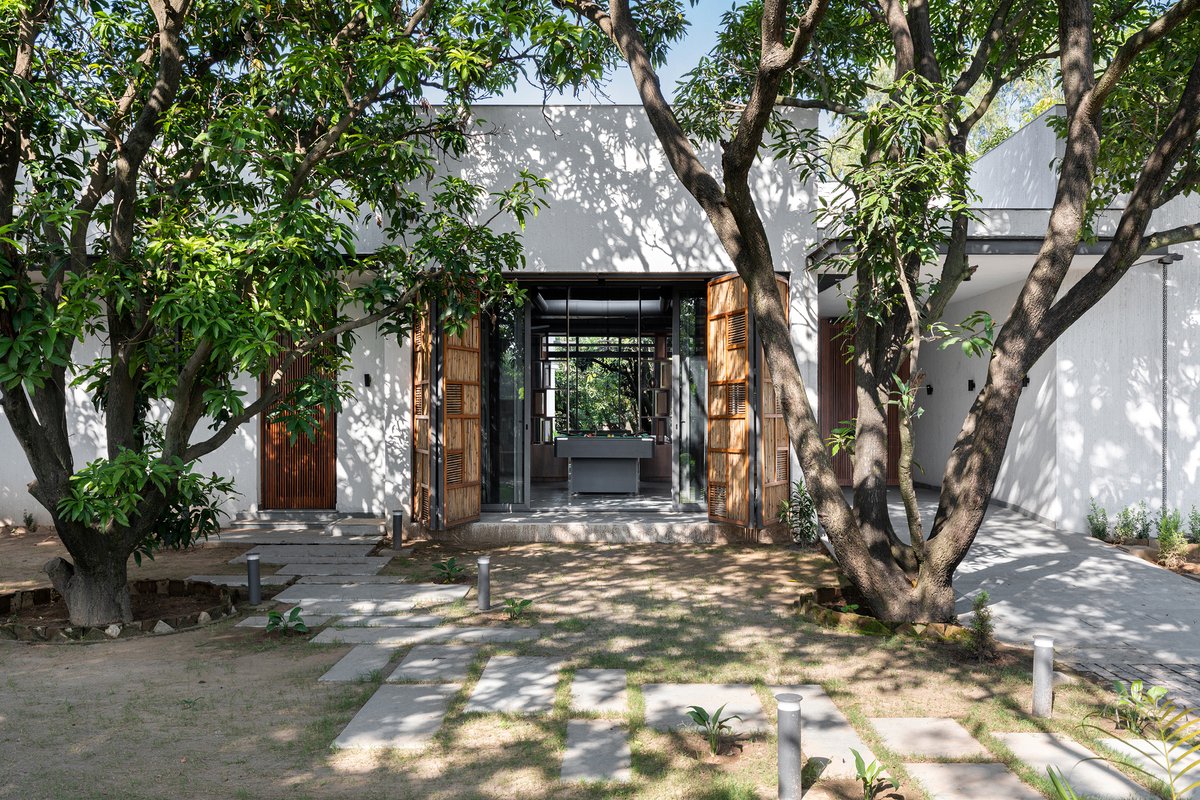 #ResidentialArchitecture #Houses House of Mango Shadows / Design i.O dlvr.it/T6F2zS
