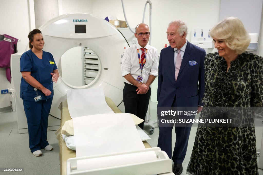 🇬🇧 30 April: King Charles & Queen Camilla met staff & patients, including Professor Swanton, Cancer Research UK's Chief Clinician & head of TRACERx, a research project focussing on lung cancer. TM were shown CT scanners, used in early detection of cancer.
📷Suzanne Plunkett