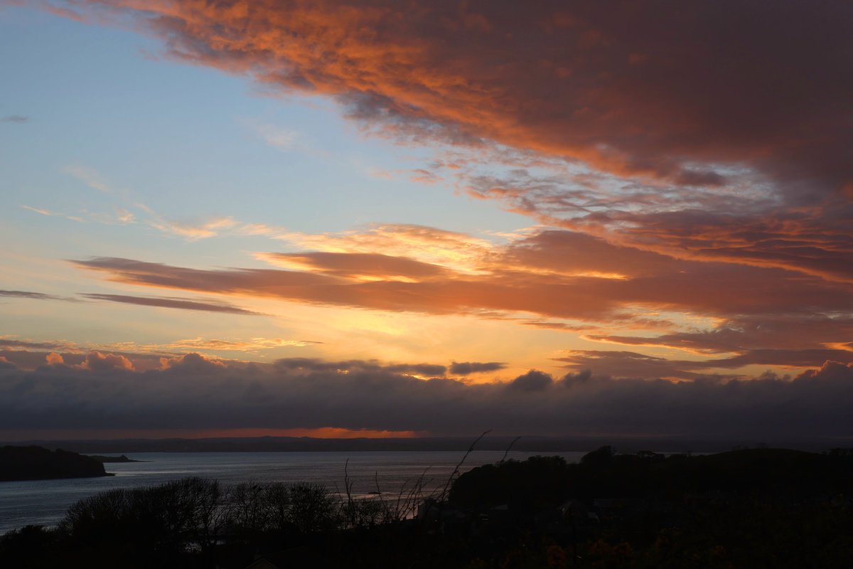 Another spectacular Portaferry sunset tonight. @bbcniweather @WeatherCee @WeatherRTE @angie_weather @WeatherAisling @Louise_utv @geoff_maskell @barrabest @linzilima @Sean_OCuill1969 #portaferry #sunset #sunsetphotography #sunsetclouds