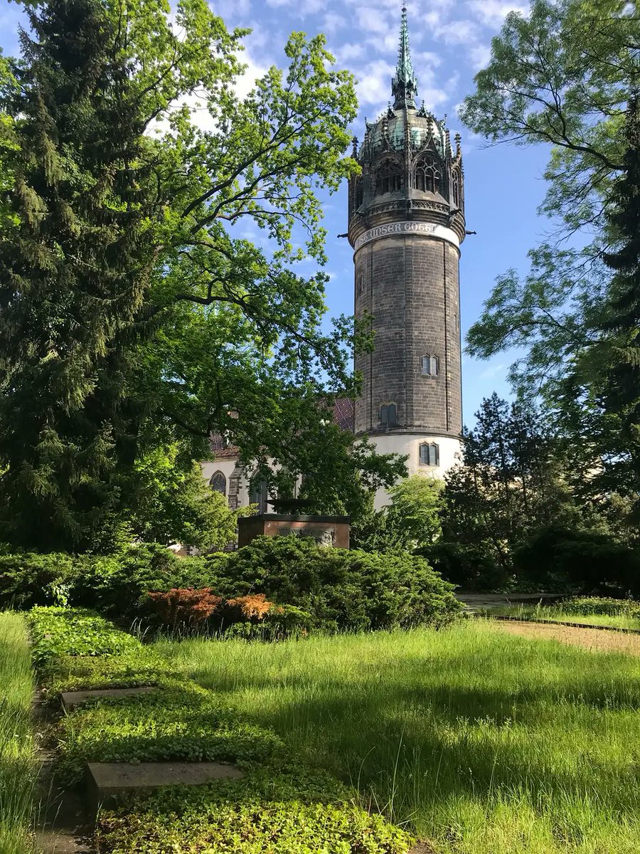 @TheFl0orIsLaVa @Szabadsag1956 @Trollstoy88 P.S. Later on that same trip, to Lutherstadt Wittenberg, I may or may not have relieved myself on these Soviet Graves overlooking the spot where Martin Luther nailed his 95 Thesis to a Cathedral Door: