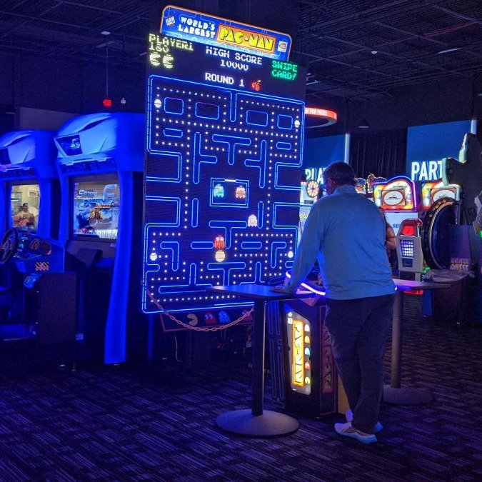 Dave & Busters will now allow players 18 years and older to gamblе on arcade games 🕹