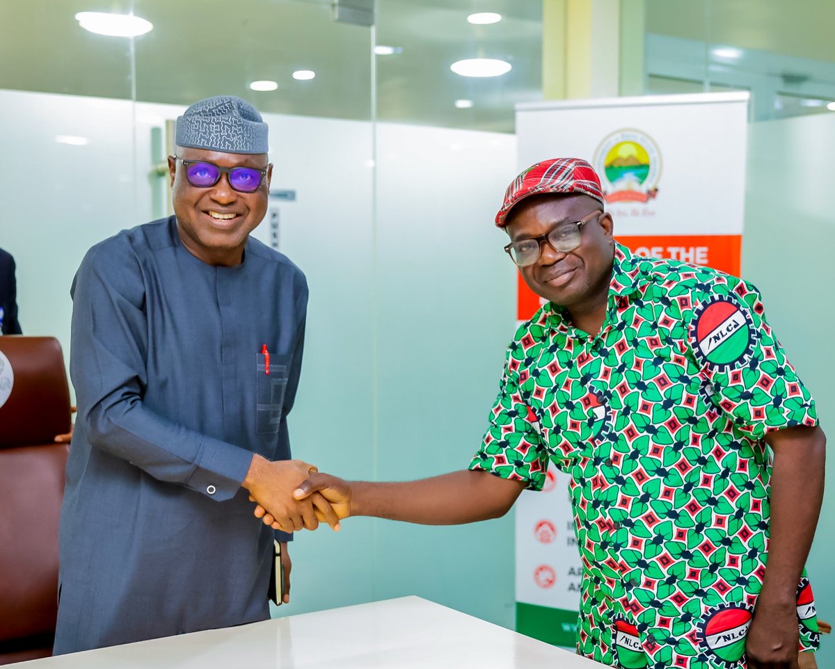 Governor Oyebanji,this evening received a team from the Ekiti State council of the Nigeria Labour Congress (NLC) led by the State Chairman, Comrade Kolapo Olatunde at the Conference room, Governor’s Office. The team came on a solidarity visit to the Worker- friendly Governor.