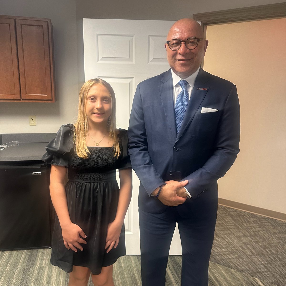 Sixth grader Daniella N met with @PAAuditorGen Timothy DeFoor yesterday. She learned about financial literacy education and was able to promote her own Junior Achievement platform. #SFLionPride