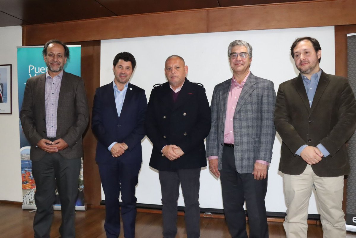 Hoy se lanzó el Observatorio de Transporte de Carga y Logística de la región de Valparaíso, actividad organizada por la @uandresbello, junto al @GOREValparaiso, fue encabezada por el Gobernador, nuestro gerente general y autoridades del Centro de Transporte y Logística UNAB.