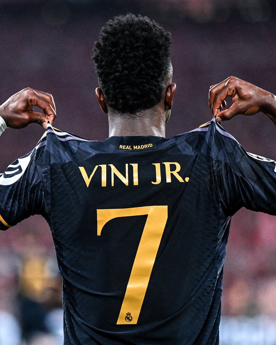 Vini in the Champions League ◎ Group stage: 27 games, 10 goals ◉ Knockout rounds: 27 games, 10 goals it doesn't matter which stage it is. Just give Vini the ball, and he'll score. #UCL #RealMadrid