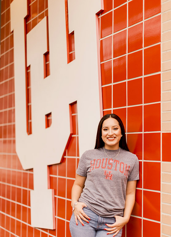 Kudos to #ForeverCoog Beatrice Cruz! She won New Teacher of the Year at @QueensHornets @PasadenaISD_TX. She earned a B.S. in teaching in 2022. “We all have a purpose on this earth and my purpose is leading innovative minds to the impossible,” she said.