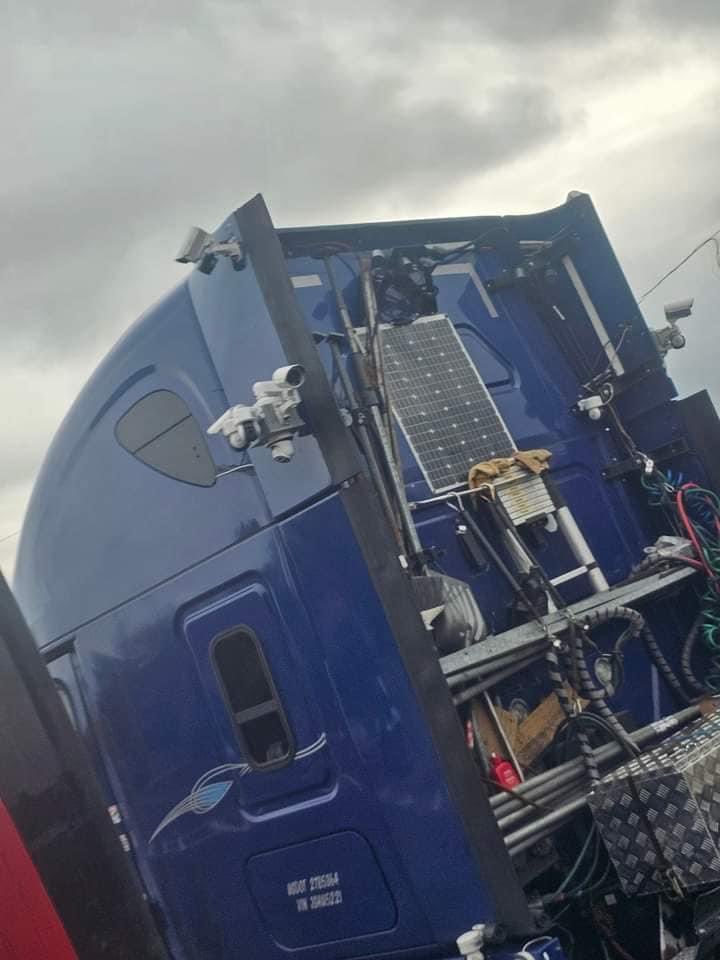 Just saw this on FB 😂 can you count all of the cameras?? wtf? 
Looks like a Prime truck lol 
#freightx #truckdriver #trucking #security #primeinc