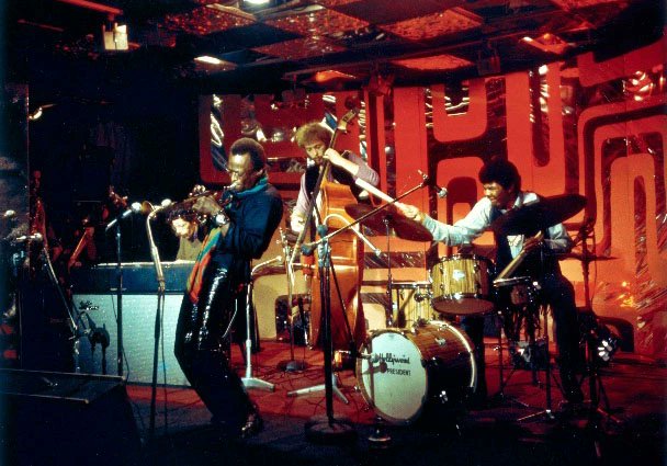 Miles Davis- October 15, 1970 Fillmore West, San Francisco
youtube.com/watch?v=r-Ldz-…
#jazz #art #funk #fusionjazz #jazzlegend #instrumental #experimental #freejazz