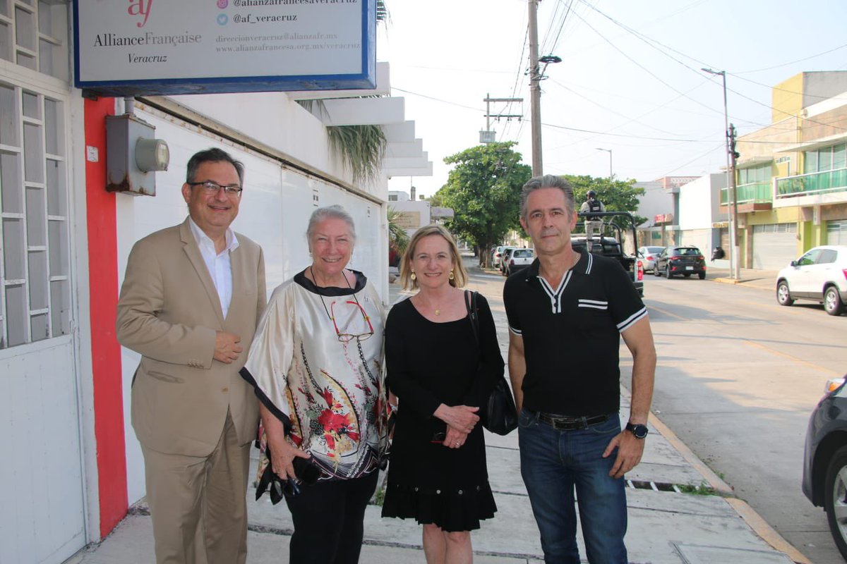 Estoy encantada de haber iniciado mi misión visitando la Alianza Francesa de Veracruz. #México cuenta con una red muy activa de 30 Alliances Françaises, que juegan un papel clave en la enseñanza del francés, la promoción de nuestra cultura y el desarrollo de los lazos 🇫🇷 🇲🇽 .