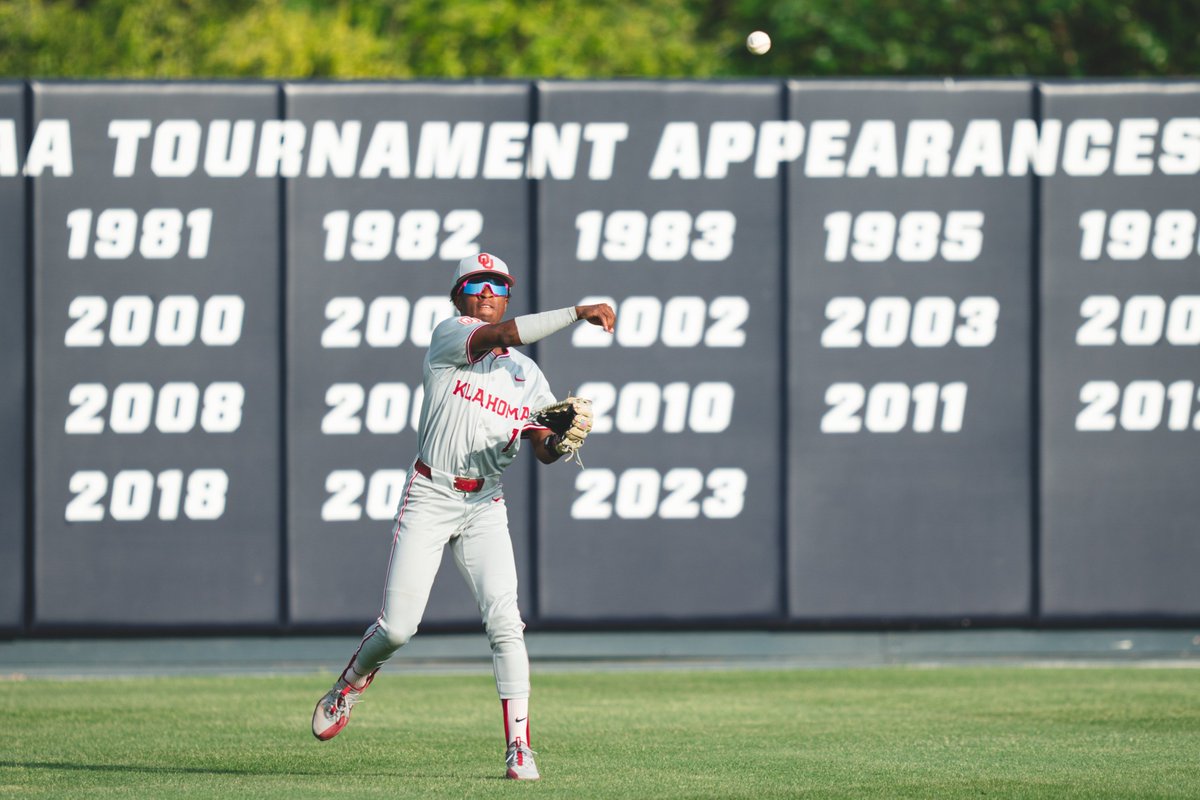 Back to the field. LHP Grant Stevens enters for the #Sooners M5 | ORU 2, OU 0