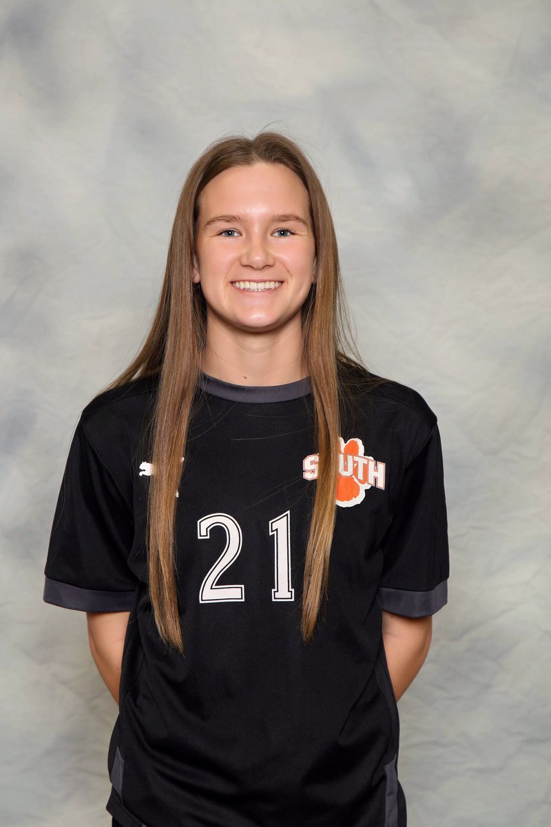 Ashlyn Adams scores the first goal of the game to make it 1-0!! There are 20 minutes left in the half!🐅🧡