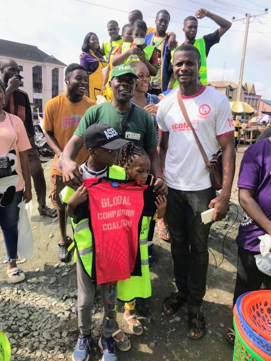 Compassion Connectors in Nigeria were part of a collaborative effort to promote environmental cleanliness 🌱 Together they cleaned a popular area in Umuahia and brought along their youngest Connectors to join in this work. We are so proud and inspired and we hope you are too!