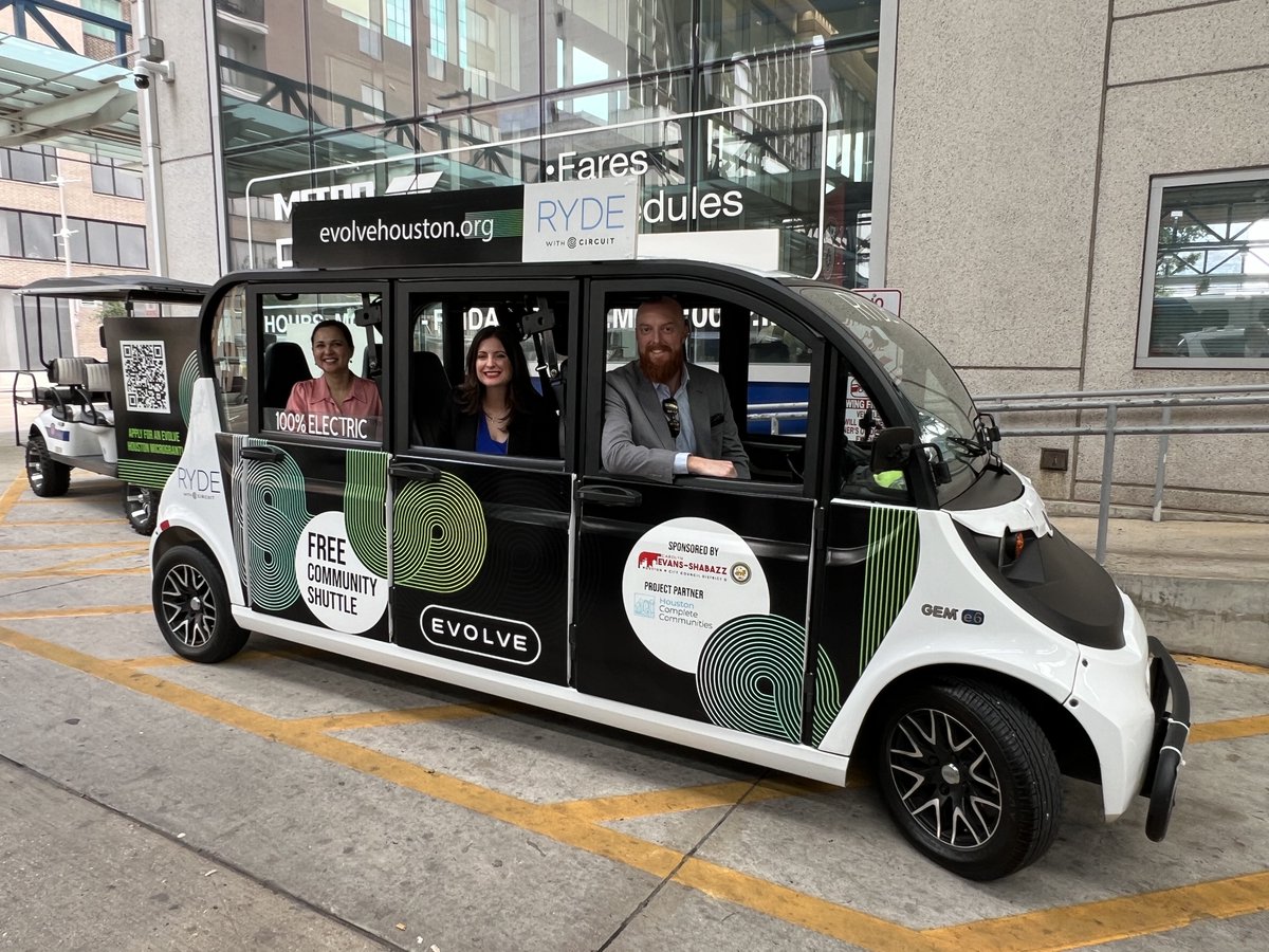 Check out what Evolve Houston showed off to @METROHouston Board Chair Elizabeth Gonzalez Brock and Office of Commissioner @LesleyBrionesTX , Precinct 4, pictured here with Casey Brown, Evolve’s President & Executive Director. #allelectric