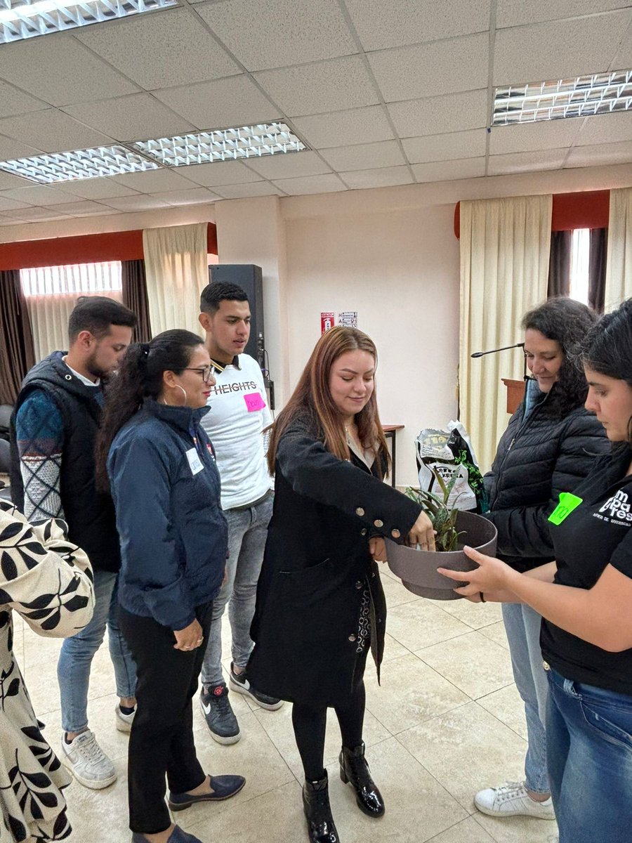 #Ambato participó en la cocreación de la Estrategia Nacional de Integridad en la Contratación Pública #ENICOP. Realizamos una mesa territorial y una temática sobre compras de inclusión para MiPYMES y actores de la Economía Popular y Solidaria.

#EstadoAbiertoEc