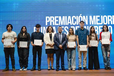 📚 @UsachIngenieria inauguró Año Académico 2024 destacando fortalezas para enfrentar la revolución tecnológica 📌La ceremonia contó con la clase magistral de Andrés Mitnik, CEO de Strong By Form, y con la premiación a estudiantes. ➡️shorturl.at/kyEY7