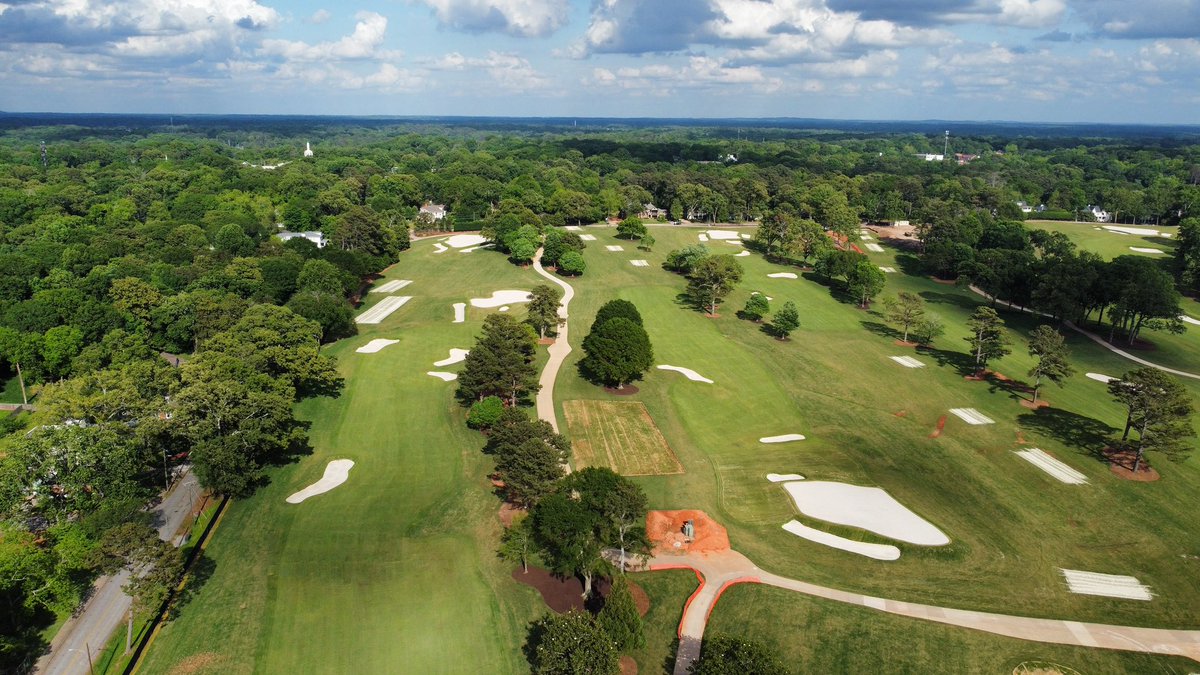 Beautiful afternoon for an #EastLake flyover. There’s some new structure just inside the gate. Halfway house maybe? Looks like they’re making solid progress ahead of the #TourChampionship - more pics in thread