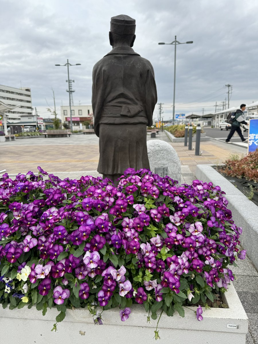 おはようございます。薄っすらと雲が広がる水曜日の朝となりました。
日中は日差しが少ないですが20℃まで上がりそうで、過ごしやすい1日になりそうです。

5月1日の朝活は岩沼駅東口からです。皆さん、今月も宜しくお願いします。
#宮城県 #岩沼市 #村上ともゆき #村とも #岩沼駅 #朝活 #岩沼