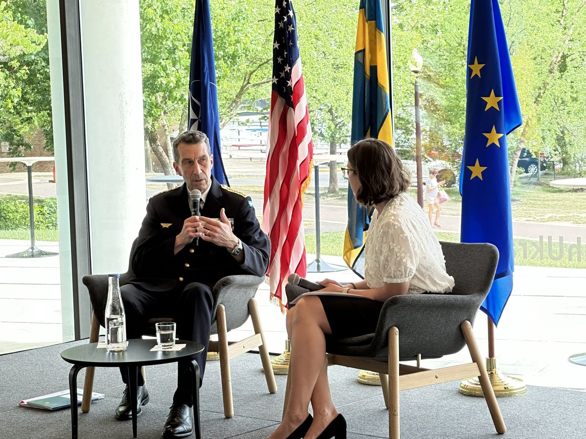 SwedeninUSA's tweet photo. “The transatlantic and bilateral relationship with the US remains as important even after we’ve become a NATO ally”. 🇸🇪🇺🇸
Sweden’s Chief of Defense General Micael Bydén and @RachelRizzo with @AtlanticCouncil, our discussion series #FromPartnerToAlly. https://t.co/7EpqedKrjM