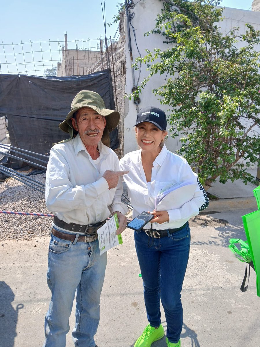 IvonneMacielF's tweet photo. Explorando la colonia La Glorieta en Ecatepec de Morelos, descubriendo las necesidades de nuestra comunidad y compartiendo propuestas para un futuro mejor. ¡Juntos, construyamos un entorno más próspero y vibrante para todos! 💚✨ #ConIvonneVa #MujeresQuePiensanEnGrande https://t.co/zQISNWg7ik