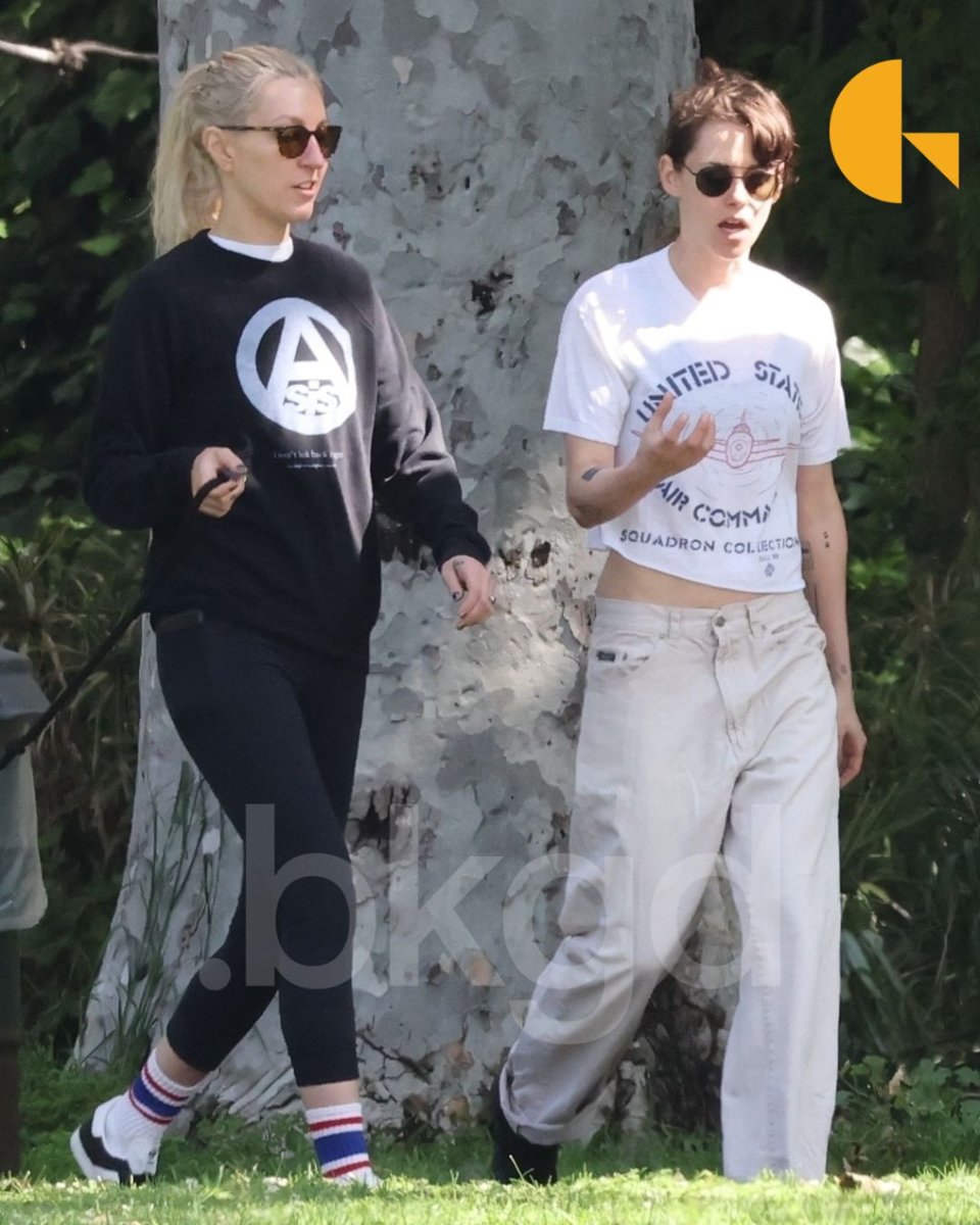 Kristen Stewart and her screenwriter fiancÃ©e Dylan Meyer were spotted enjoying a casual stroll through Los Angeles with their furry companion, Cole. 📷: SL, Terma / @backgrid_usa  #backgrid #kristenstewart #dylanmeyer